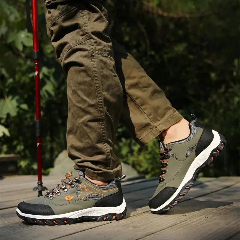 Chaussures de randonnée homme de luxe avec une touche sportive